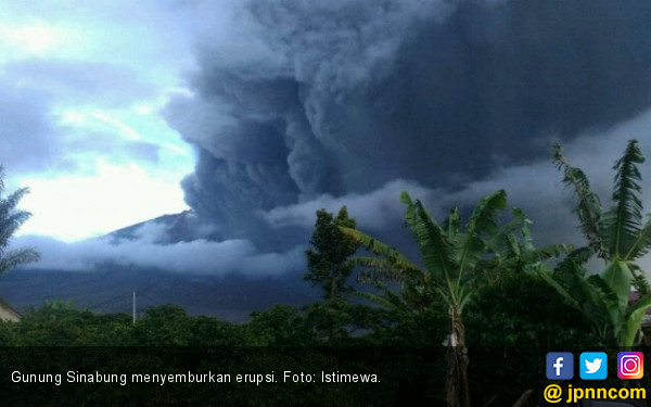 Erupsi Gunung Sinabung Membahayakan Penerbangan - JPNN.COM