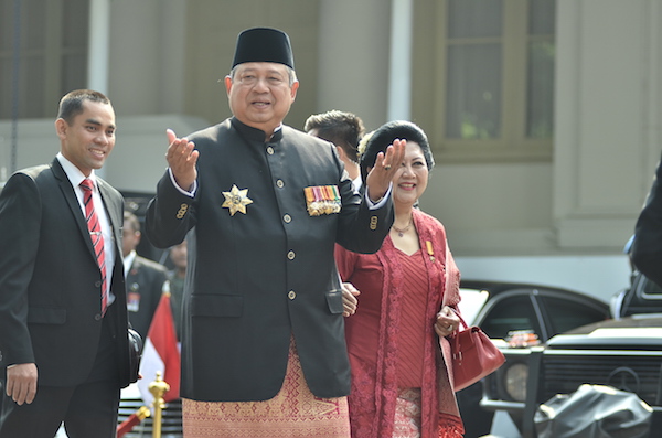 Berkesan! Pak SBY Datang, Staf Istana Langsung Cium Tangan