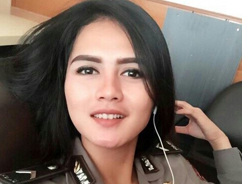 Cihui, Lihat Nih Foto-Foto Polwan Pembuat Netizen Baper