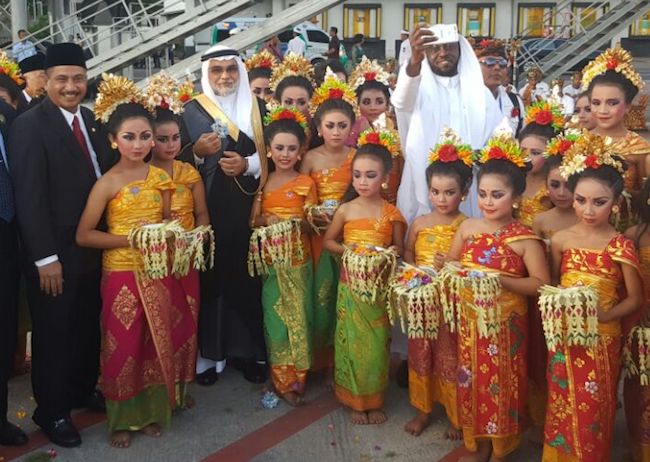 Penari Cilik Sambut Raja Salman dan 15 Pangeran di Bali