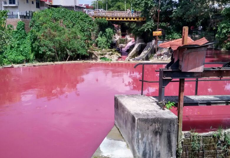 Heboh, Air Sungai Bah Bolon Berubah Warna Jadi Merah Pekat, Ini Fotonya...