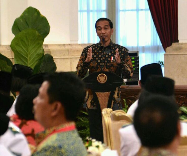 TERUNGKAP! Isi Pembicaraan Rahasia antara Pak Jokowi dan Siswi Pembawa Baki