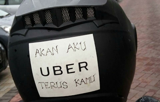 4 Stiker di Helm Ojek Online Ini Jleb dan Eaaa Banget