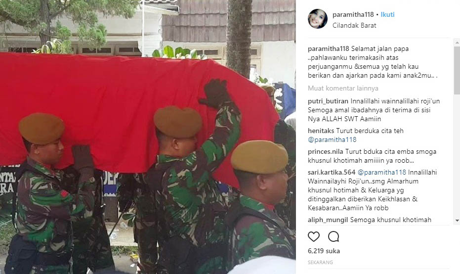 Personel TNI AD Antar Ayah Paramitha Rusady ke Pemakaman