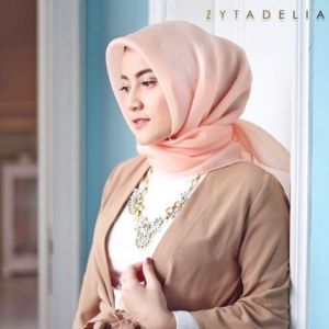 Cantik di Hari yang Fitri dengan Hijab Trendi