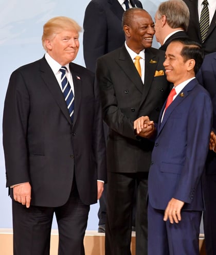 Trump Tersenyum, Jokowi Tertawa