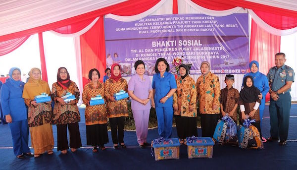 TNI AL dan Jalasenastri Sukses Gelar Bakti Sosial