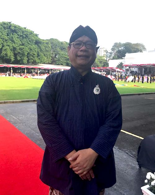 Sekjen DPD Hadir di Istana dengan Pakaian Adat Jawa