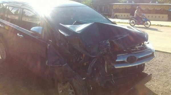 Bupati Cantik Kecelakaan, Dilarikan ke Rumah Sakit, Mobil Ringsek