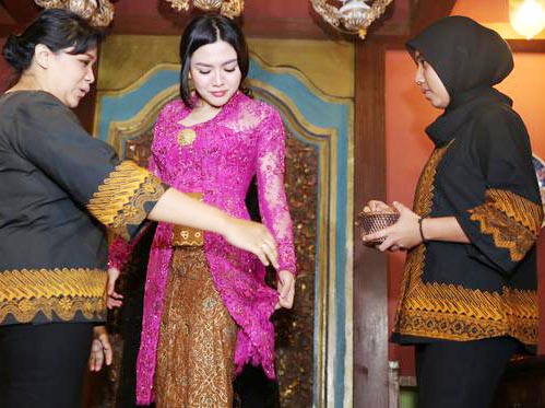 Menikah di Borobudur, Vicky Shu Siapkan 5 Baju Pengantin
