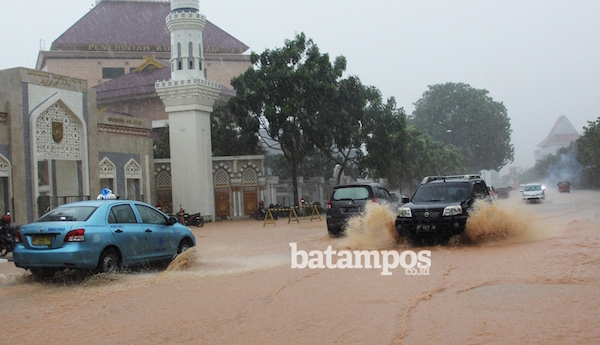 Hujan Deras Delapan Jam, Kota Batam Langsung Dikepung Banjir