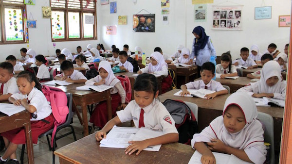 Ajaran Baru, Toko Buku dan Seragam Sekolah Panen - Ekonomi 