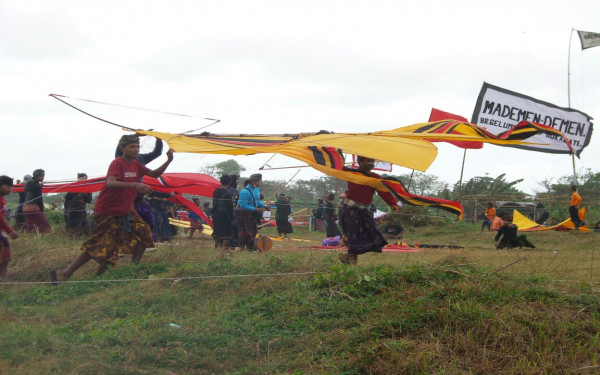 Foto Layang Layang Padang