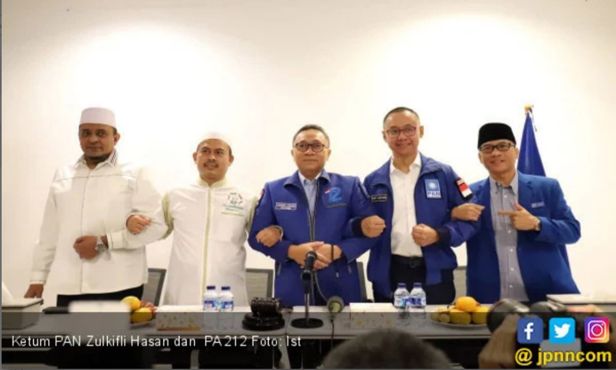 Ketum PAN Zulkifli Hasan dan jajaran saat mendapat dukungan dari Ketum PA 212 Slamet Maarif jelang Pemilu 2019. Foto: ist