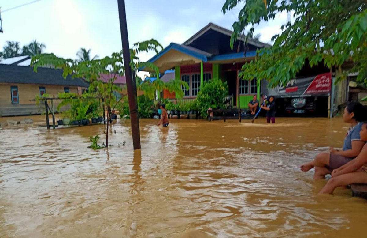 Banjir melanda Kecamatan Sepaku, PPU, Kaltim mulai surut, Minggu (19/12). Foto: dok BNPB-BPBD PPU