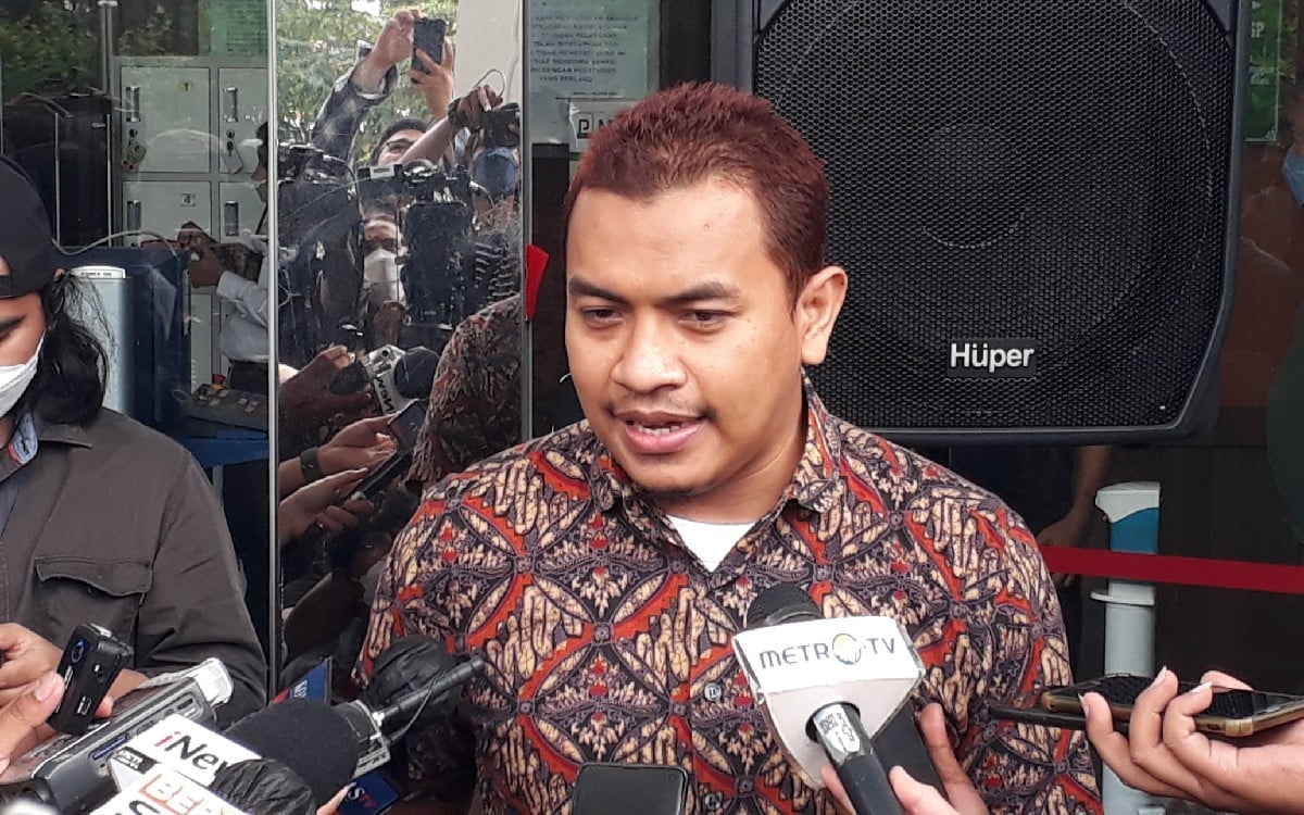 Aziz Yanuar Desak Anies Baswedan Ambil Tindakan soal Promo Miras Holywings - JPNN.com Jakarta