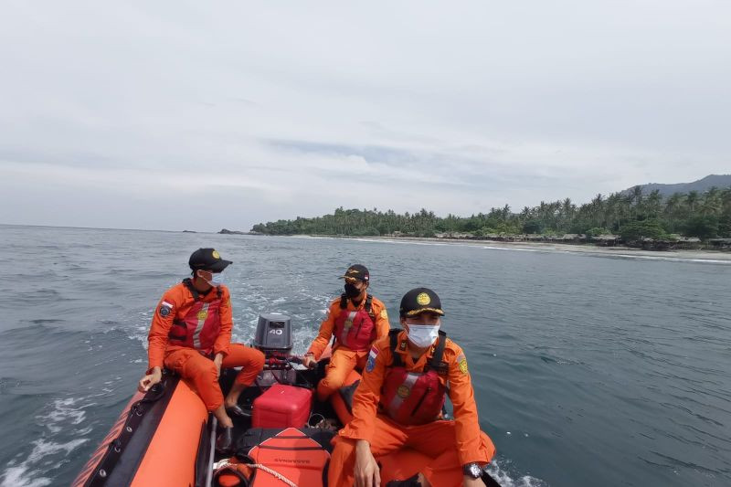 Pamit Buang Hajat, Zoel Salim Hilang di Pantai Lombok Barat, Tim SAR Bergerak - JPNN.com