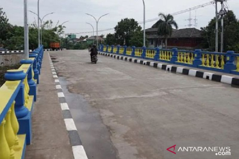 Jembatan di Karawang Amblas, Padahal Baru 2 Pekan Diresmikan Bupati - JPNN.com
