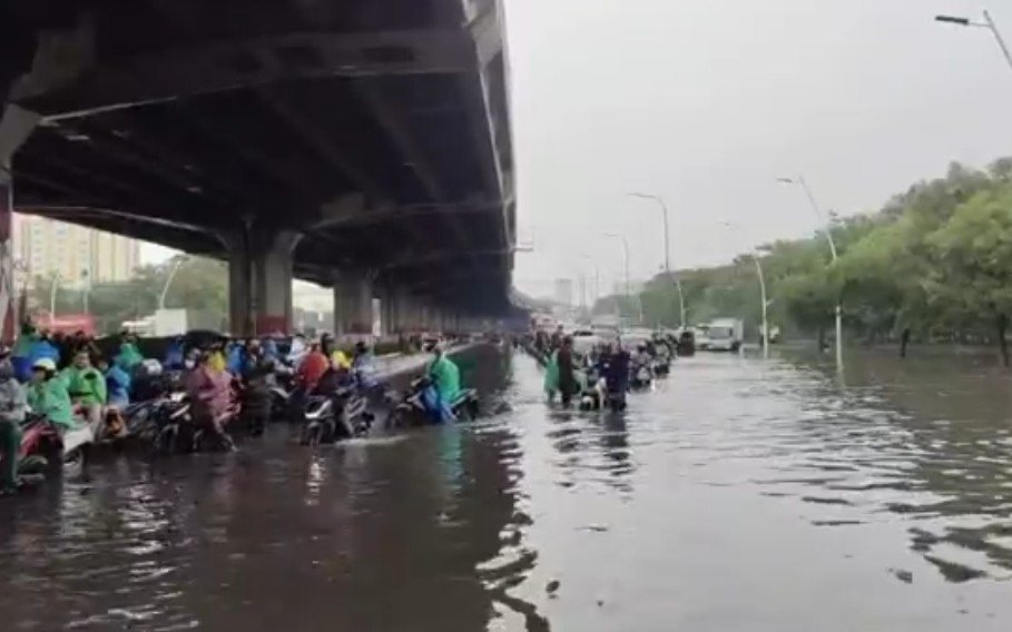 Jakarta Dikepung Banjir, Masyarakat Diimbau Siaga - JPNN.com
