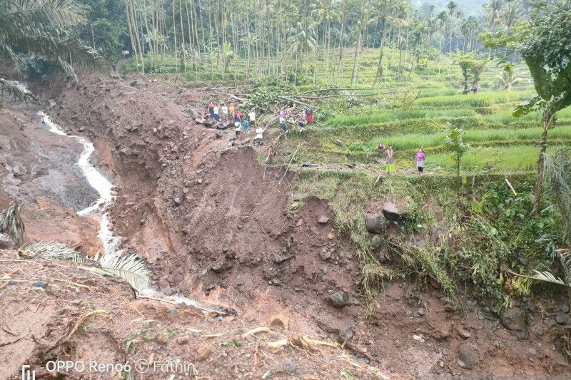 Bencana Banjir dan Longsor di Probolinggo, Satu Orang Meninggal - JPNN.com