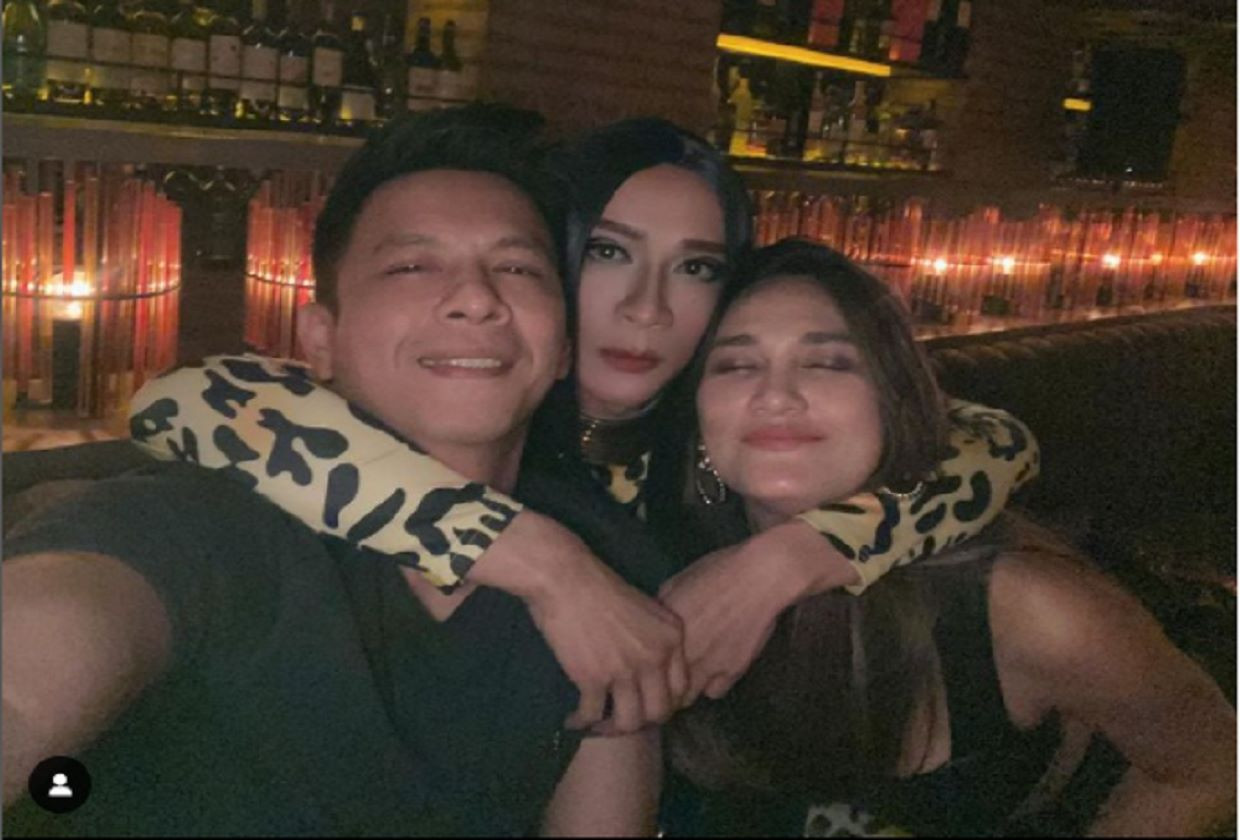 Komedian Aming mengunggah foto bareng mantan pasangan kekasih, Ariel NOAH dan Luna Maya.Foto: Instagram/amingisbac
