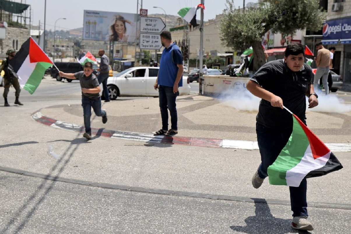 Remaja Palestina Lempar Batu, Israel Balas dengan Peluru, Banjir Darah - JPNN.com