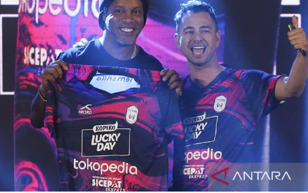 Trofeo Ronaldinho: Pelatih Persik Javier Roca Gatal, Pengin Cicipi Gocekan Samba Sang Legenda - JPNN.com Jatim