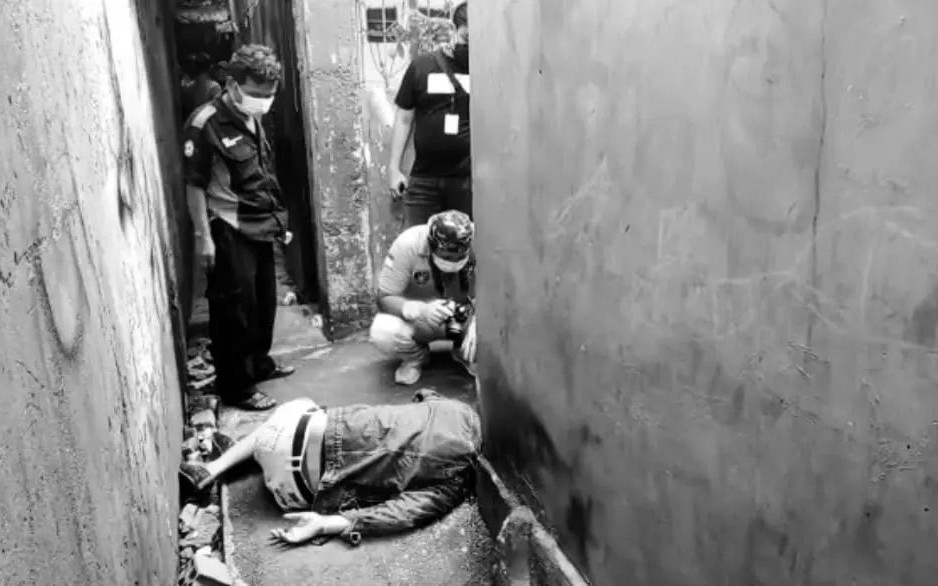 Viral Mayat Pria Bersimbah Darah di Gang Sempit, Ini Kata Polisi - JPNN.com