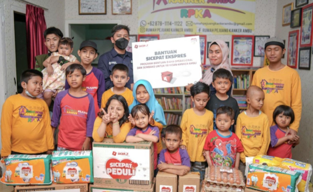 Gandeng Indonesia Pasti Bisa, SiCepat Ekspres Beri Bantuan ke Rumah Pejuang Kanker Ambu - JPNN.com