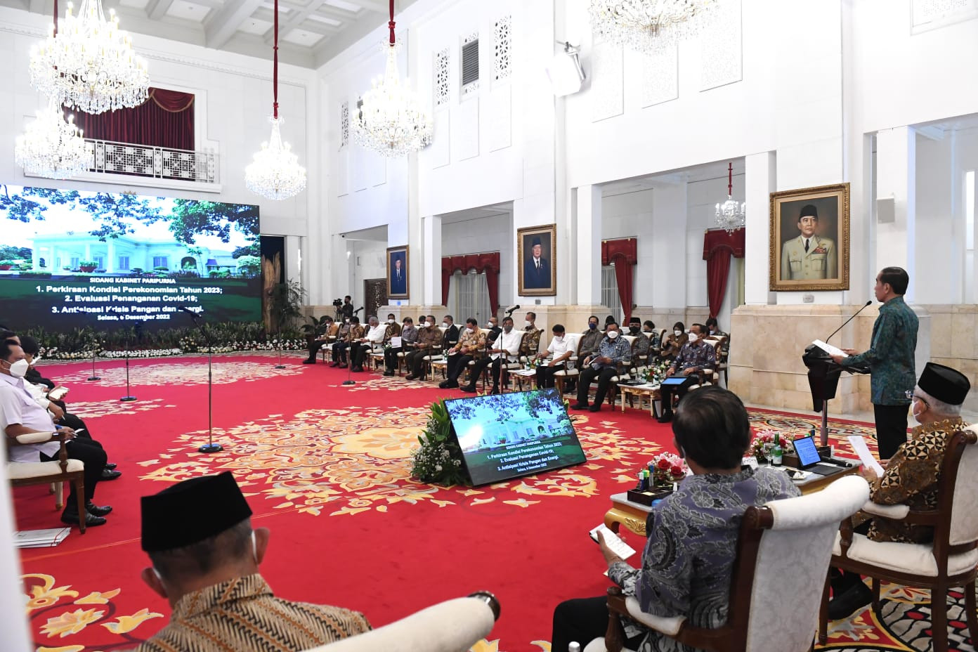 Kumpulkan Seluruh Menteri, Jokowi Ingatkan soal Bencana dan Cuaca Ekstrem ke Depan - JPNN.com