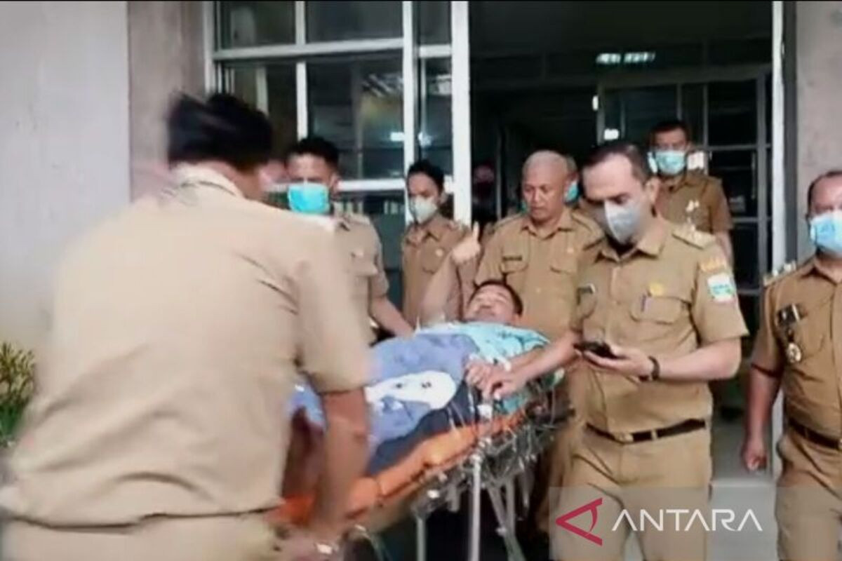 Pak Bupati Dievakuasi di Rumah Sakit, Mohon Doanya - JPNN.com