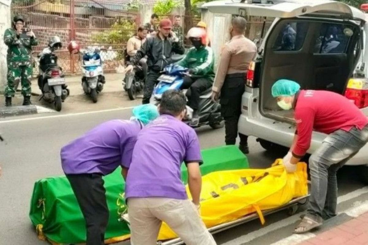 Mayat Pria Ditemukan di Saluran Air Kawasan Pesanggrahan - JPNN.com