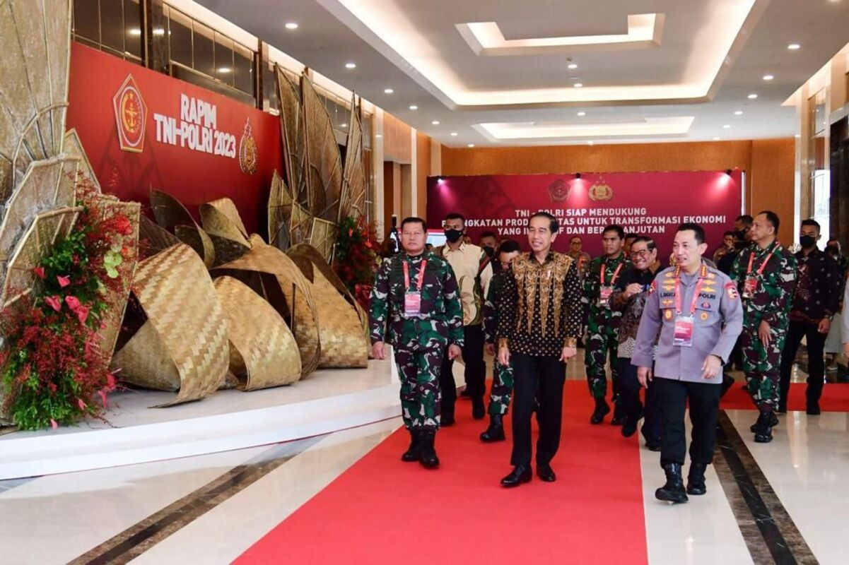 Jokowi: Perjanjian dengan Sejumlah Jenderal di Riau hingga Kalimantan Masih Berlaku, Hati-hati - JPNN.com