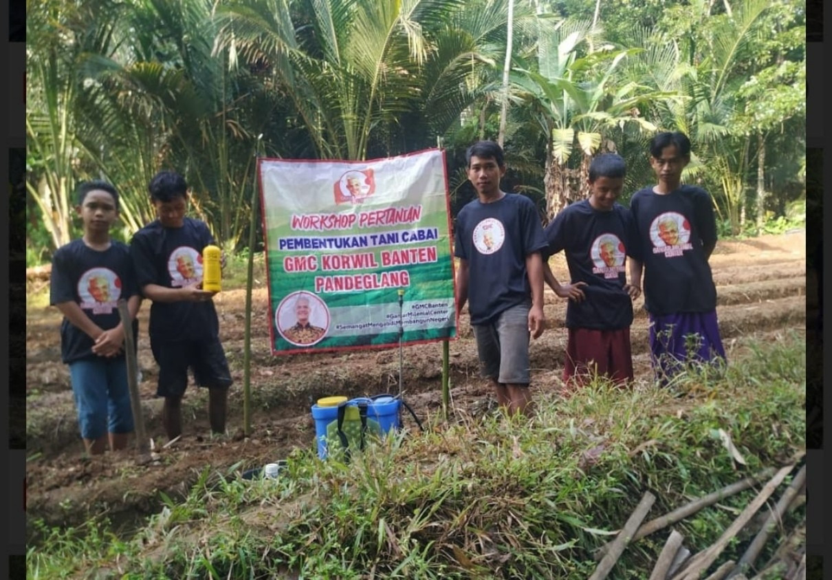 Ganjar Milenial Center Banten Menggelar Workshop Bersama Petani Muda di Mandalawangi - JPNN.com
