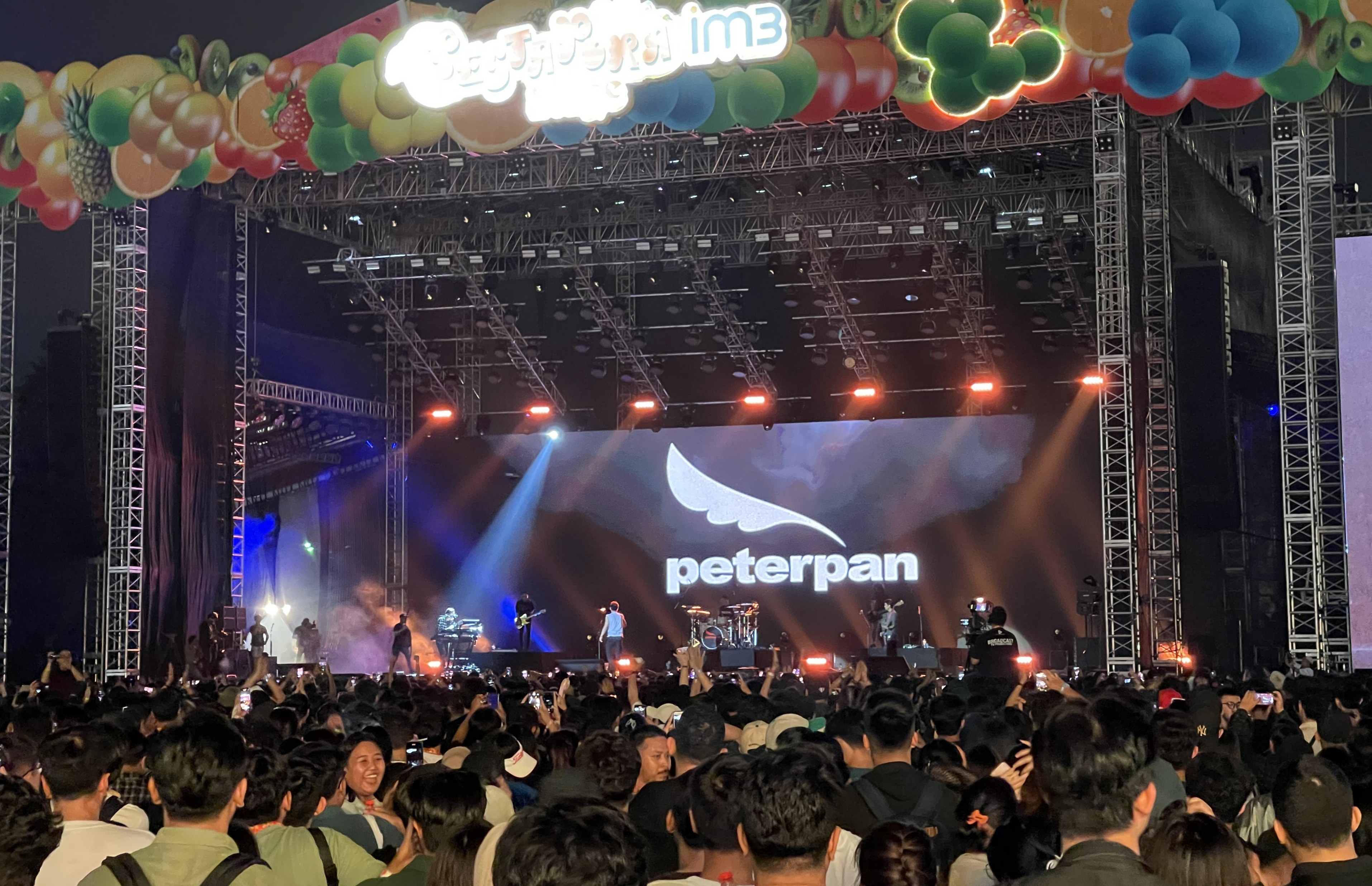 NOAH tampil dalam format Peterpan dalam Pestapora 2023 di Gambir Expo Kemayoran, Jakarta pada Jumat (22/9) malam. Foto: Dedi Yondra/JPNN.com