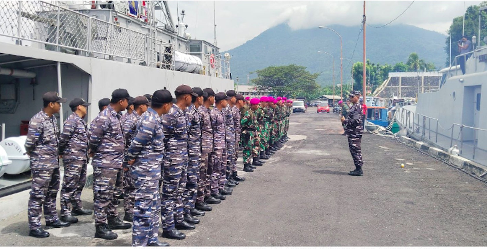 TNI AL Kerahkan Kapal Perang untuk Evakuasi Warga Terdampak Erupsi Gunung Ruang - JPNN.com