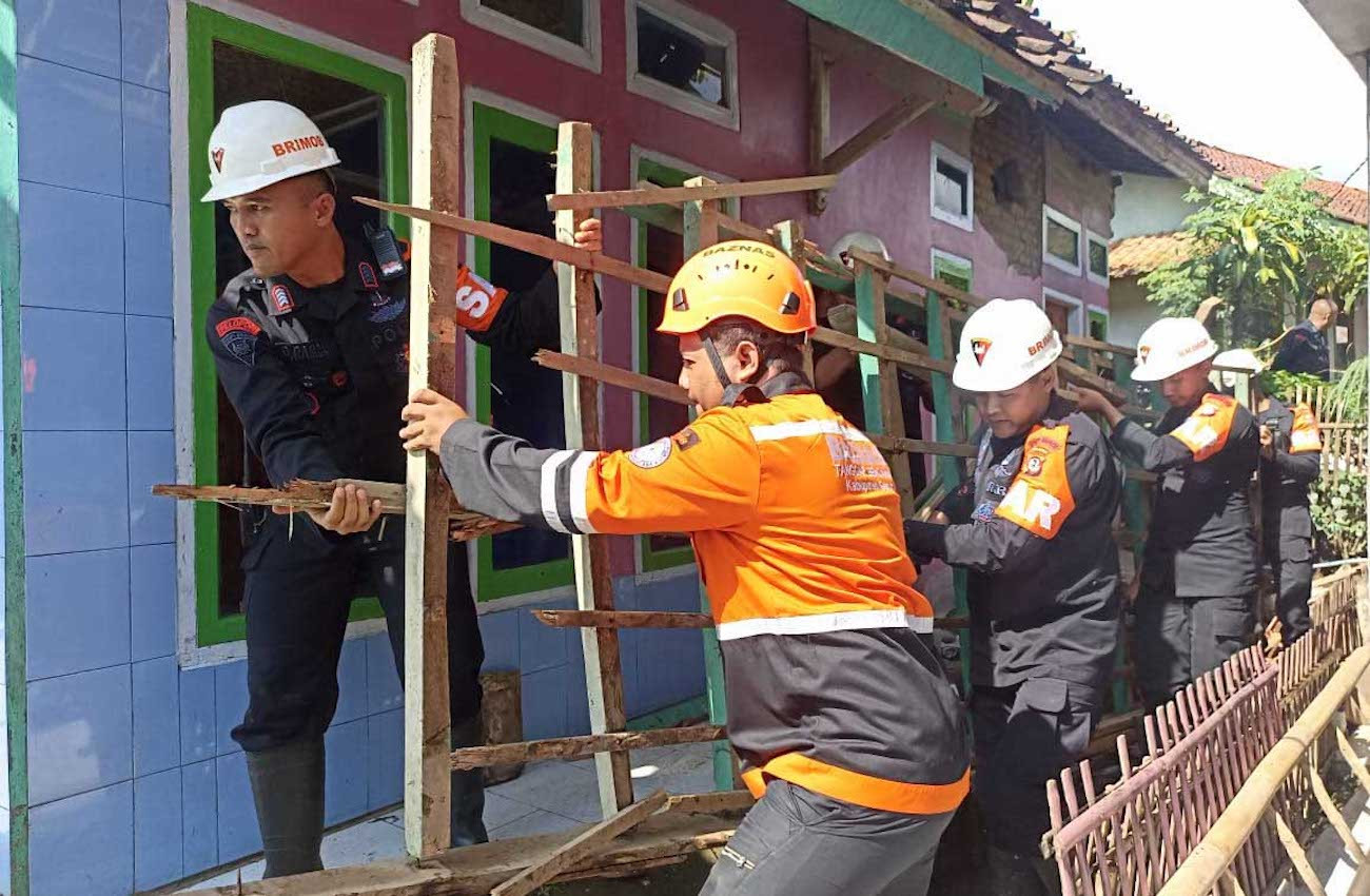 Tim BTB BAZNAS Bantu Korban Terdampak Gempa Bumi di Garut - JPNN.com