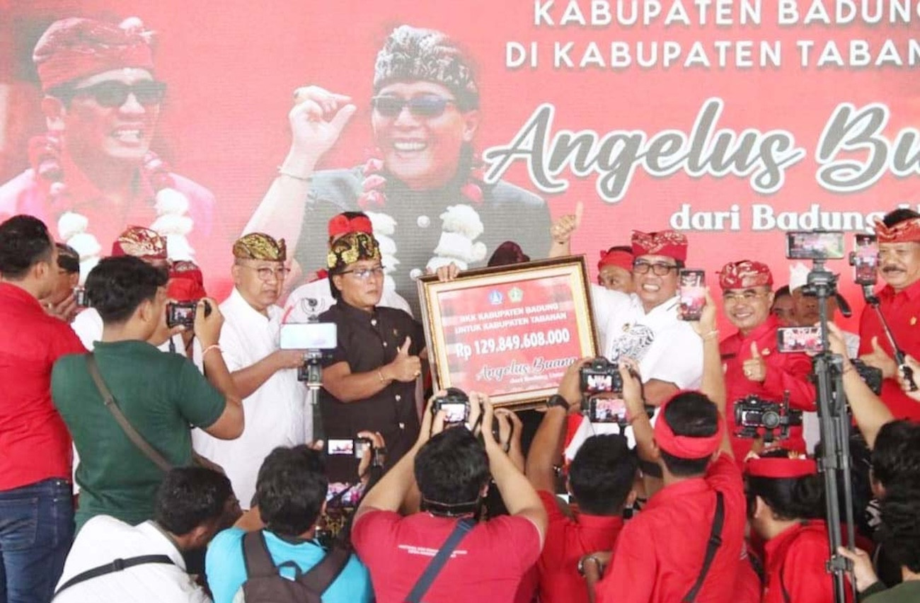 Bupati Giri Disambut Ribuan Warga Tabanan dalam Angelus Buana - JPNN.com