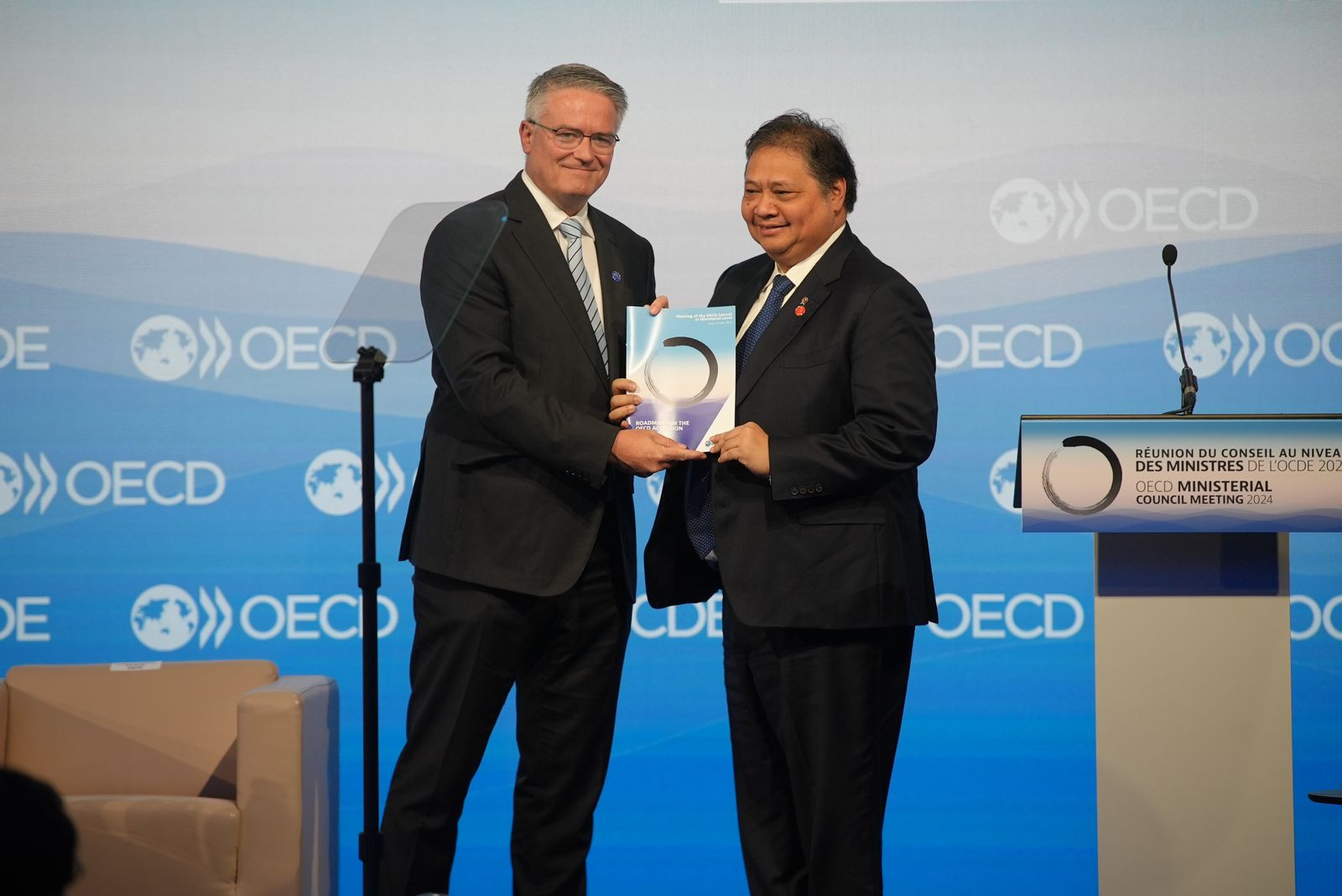 Menko Airlangga Resmi Terima Peta Jalan Aksesi Keanggotaan OECD Indonesia - JPNN.com