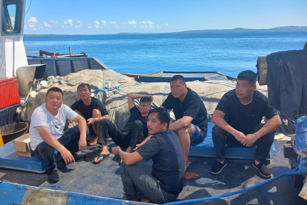 Terdampar di Perairan Kupang, 6 WN China Diperiksa Polda NTT - JPNN.com
