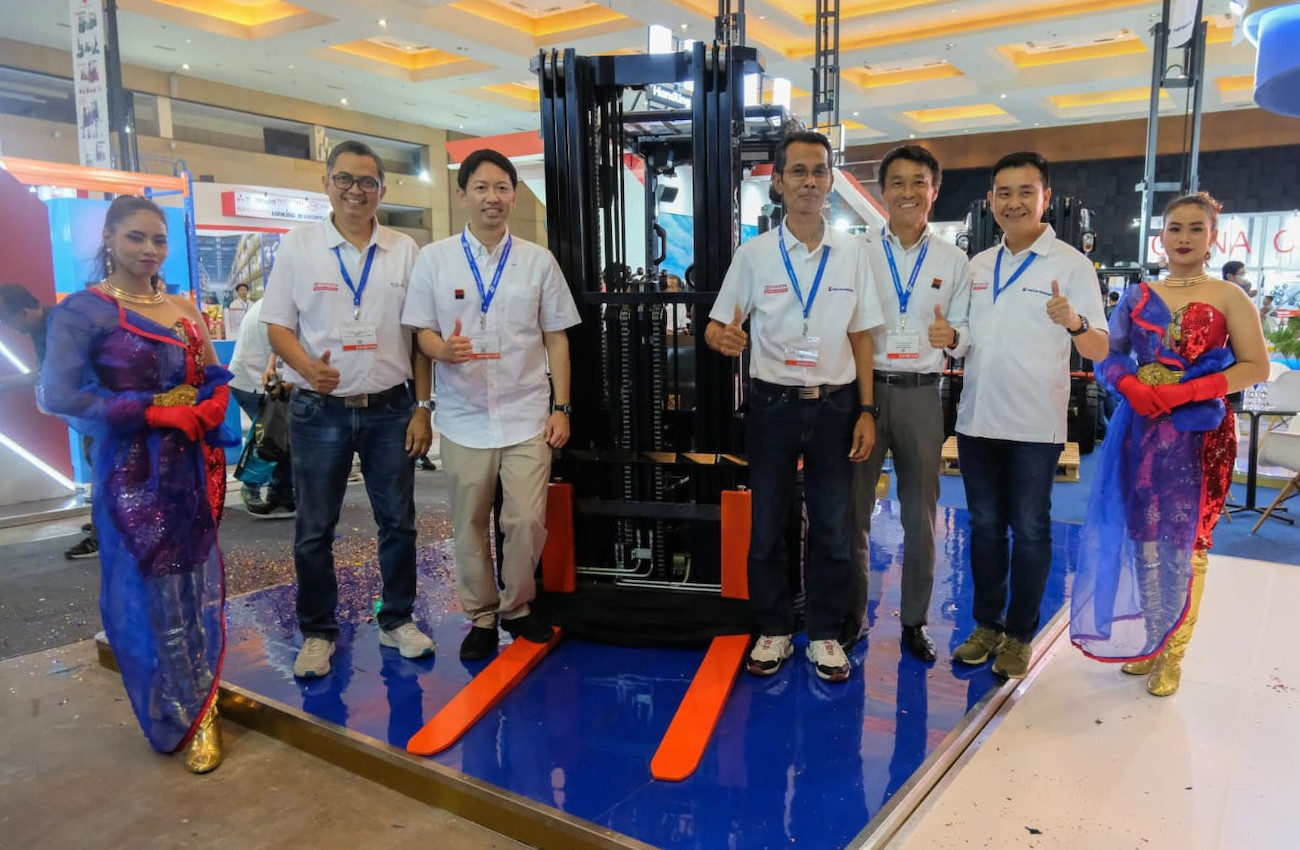 Traktor Nusantara Usung Inovasi Keberlanjutan di Forklift Exhibition 2024 - JPNN.com