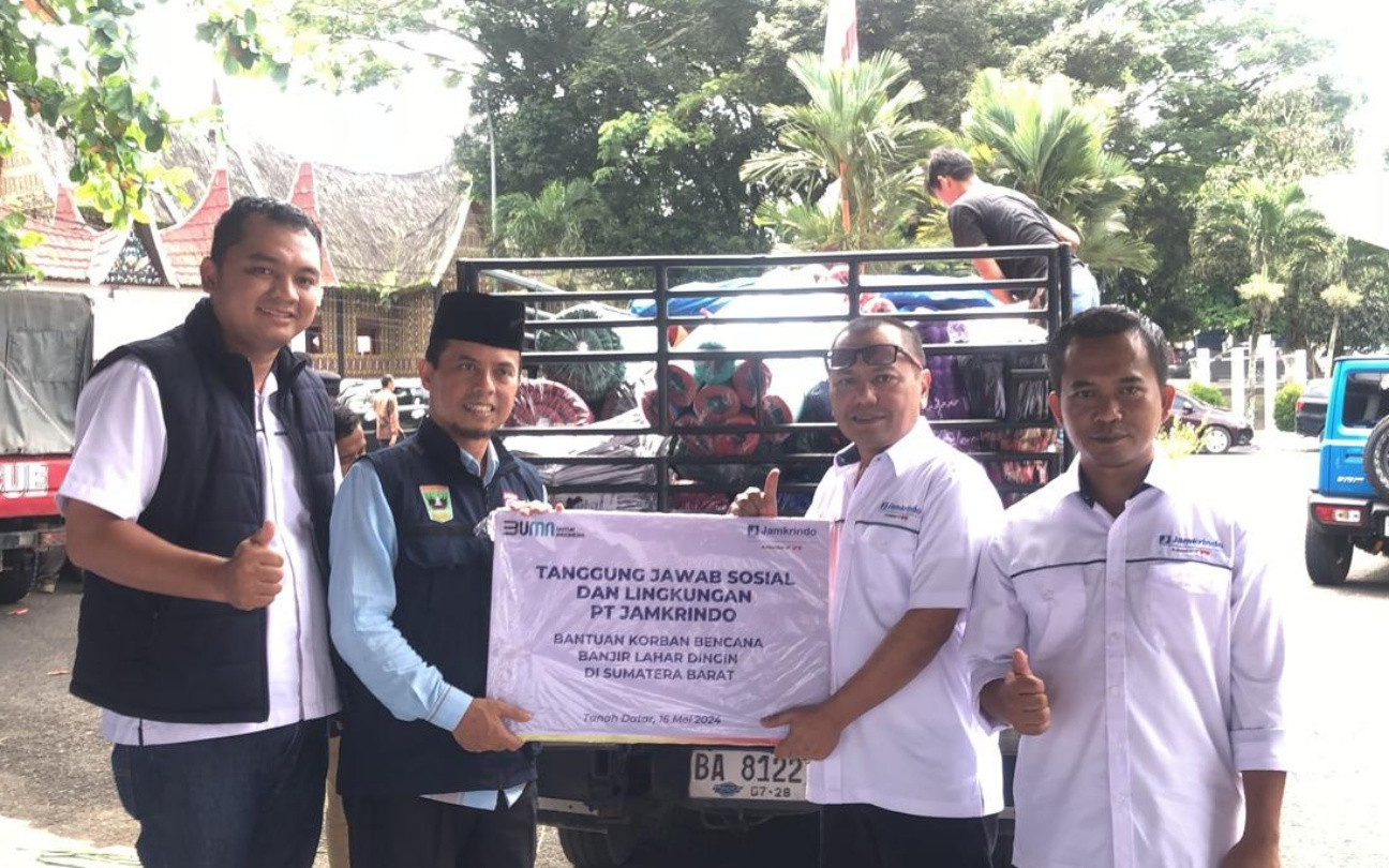 Jamkrindo Salurkan Bantuan untuk Korban Bencana Banjir Lahar Dingin di Sumatera Barat - JPNN.com