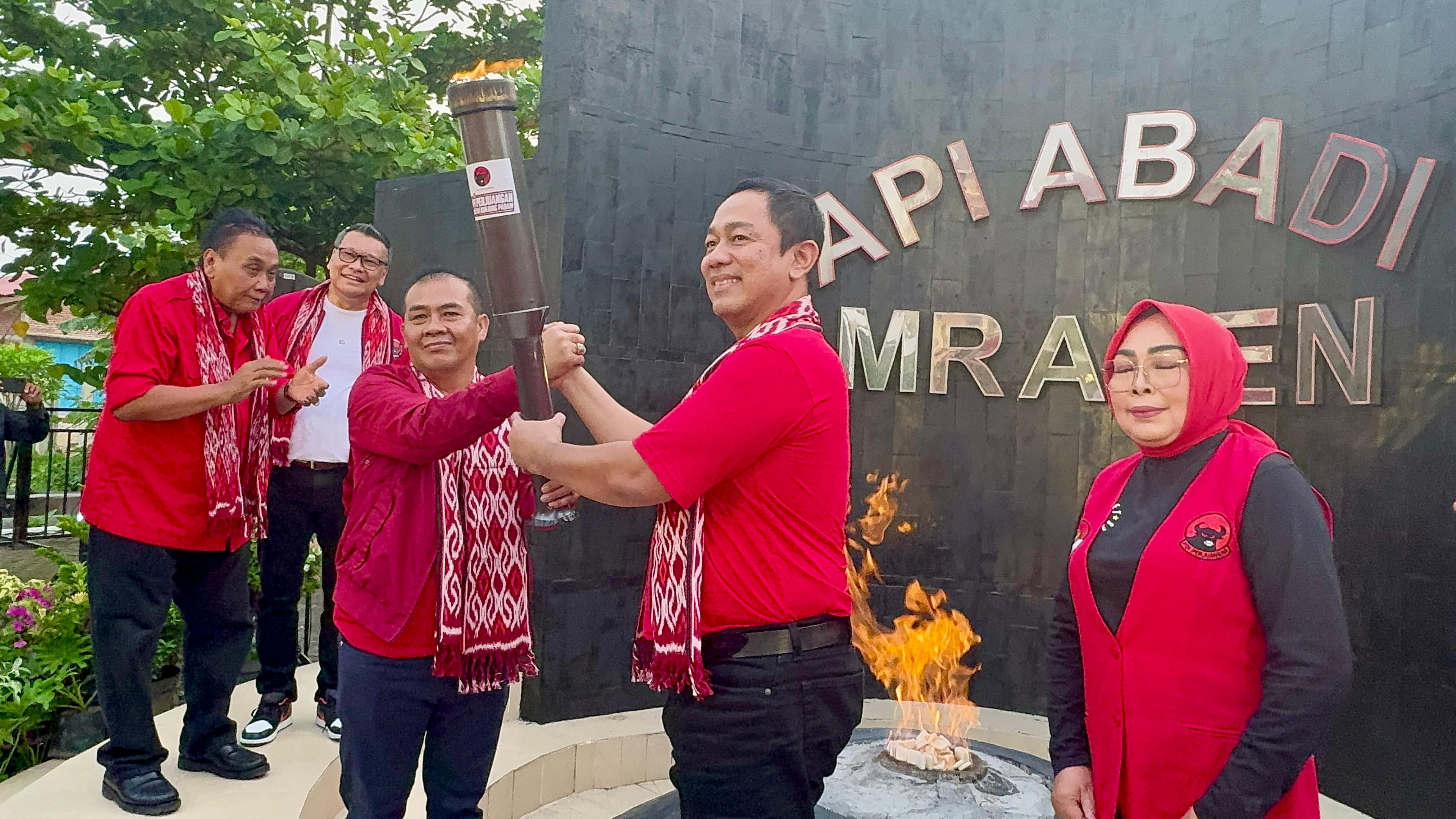 PDIP Lepas Obor Api Mrapen untuk Dibawa ke Arena Rakernas di Jakarta - JPNN.com