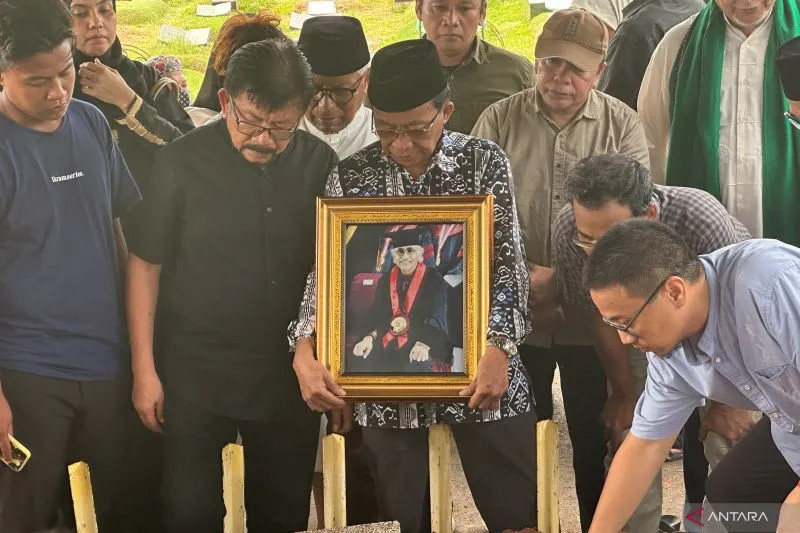 Selamat Jalan Prof Salim Said, Jenazah Dimakamkan di Liang Kubur Sang Ibu - JPNN.com
