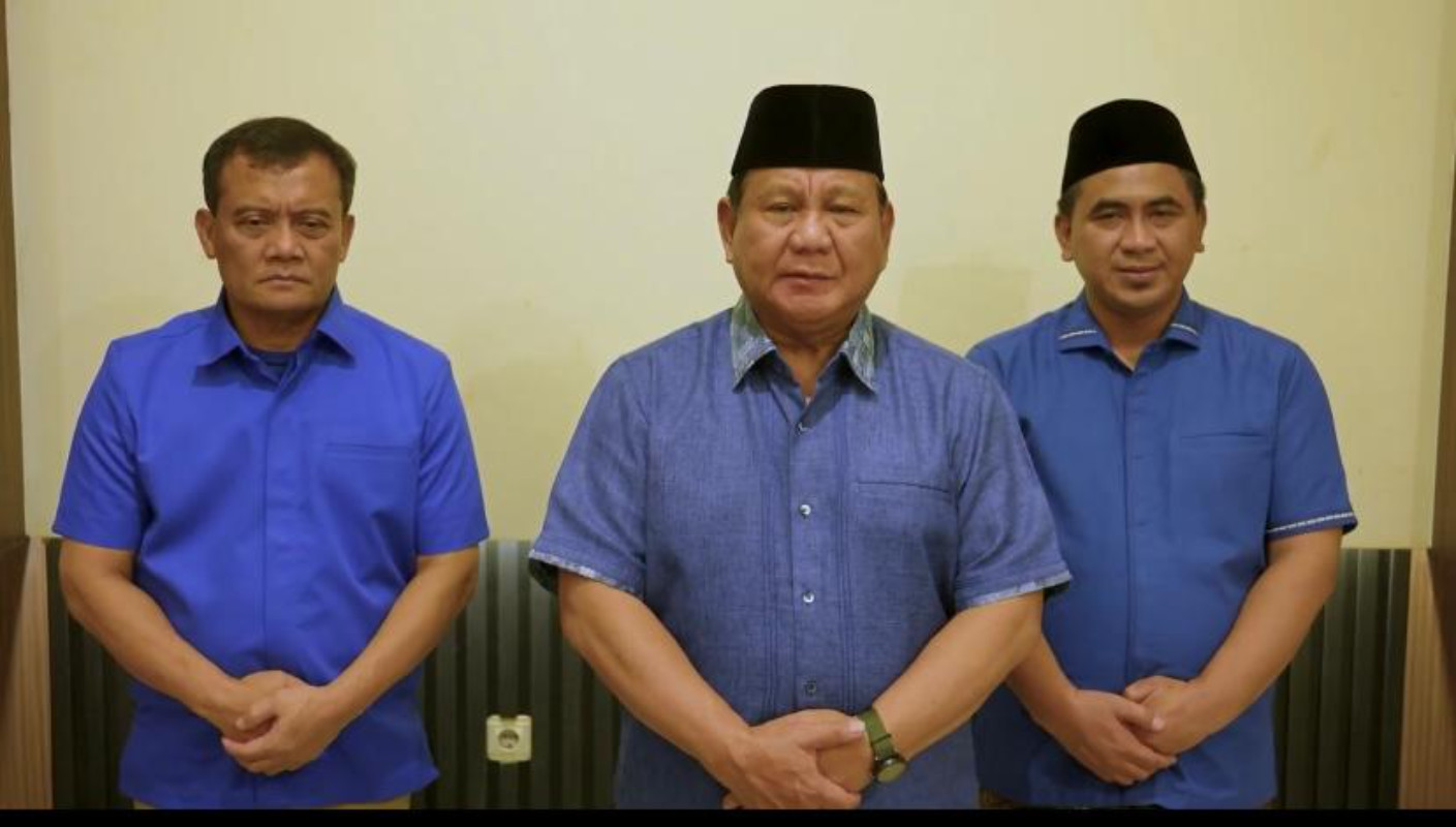 Presiden Prabowo Subianto merekomendasikan warga Jawa Tengah memilih Ahmad Luthfi- Taj Yasin sebagai Gubernur dan Wakil Gubernur Jateng. Foto: tangkapan layar video yang diterima JPNN.com