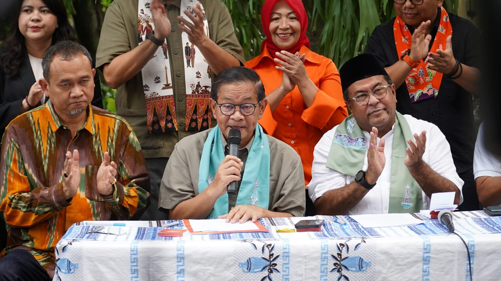 Pasangan nomor urut 3 Pramono Anung dan Rano Karno mendeklarasikan kemenangan dalam perhelatan Pilgub Jakarta. Foto: dok Tim Pram-Doel