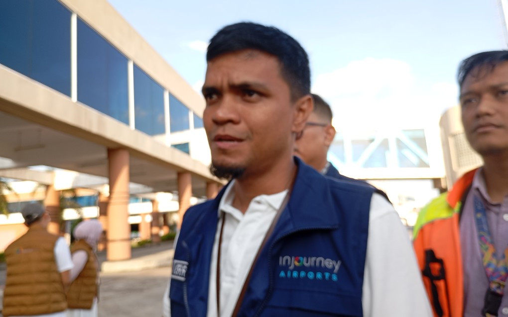 Periksa Bawaan Jemaah Calon Haji, Petugas SMB II Palembang Temukan Benda Tajam - JPNN.com