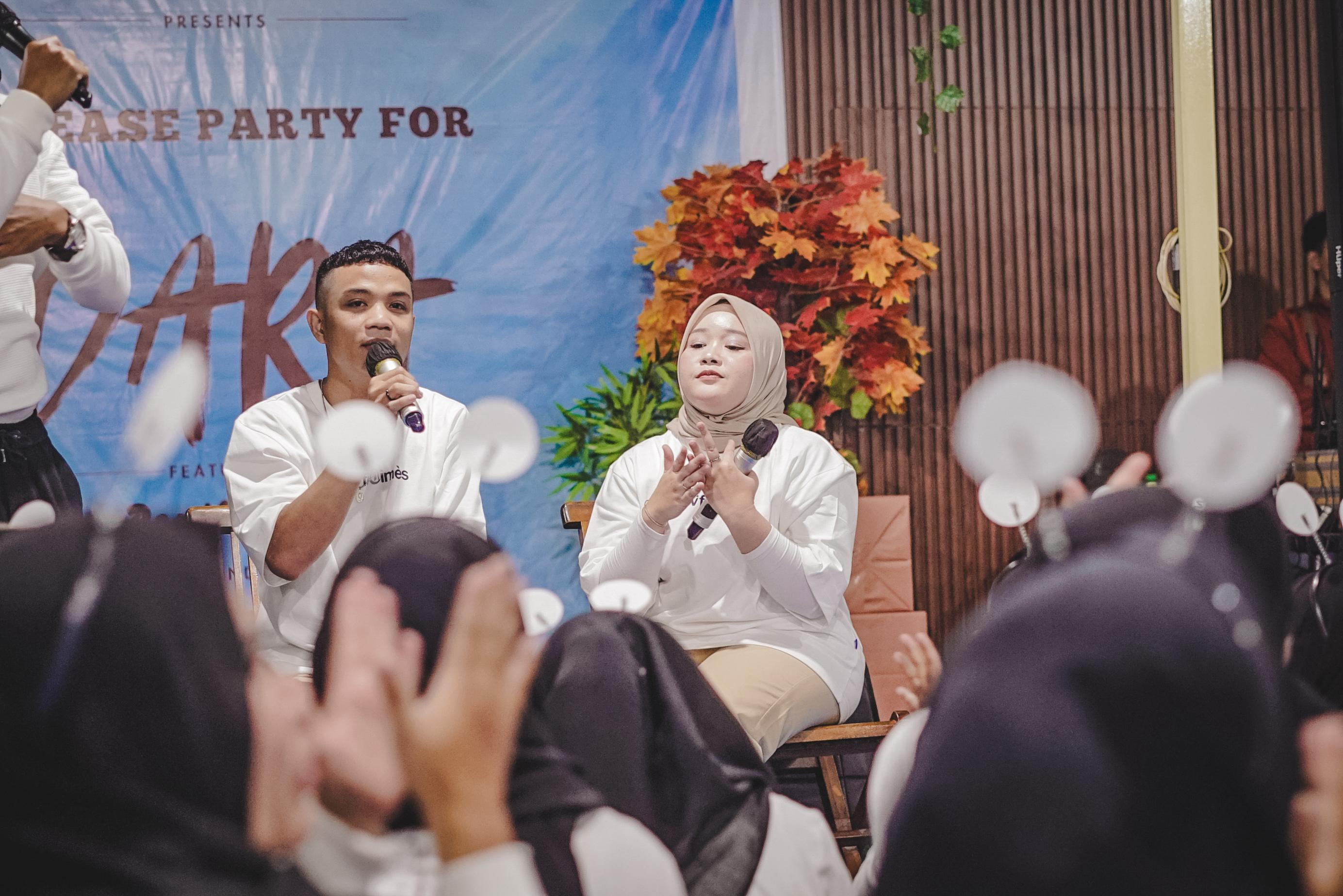 Danil Josse dan Sara Rahayu Menyentuh Hati Lewat Lagu Dara - JPNN.com