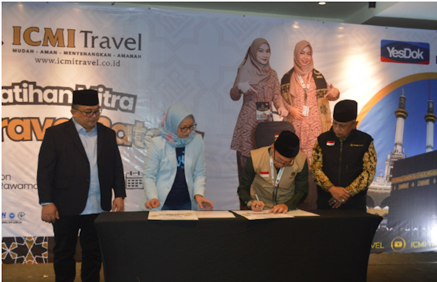 ICMI Travel dan Bank Mandiri Teken MoU Terkait Pembiayaan Umrah - JPNN.com