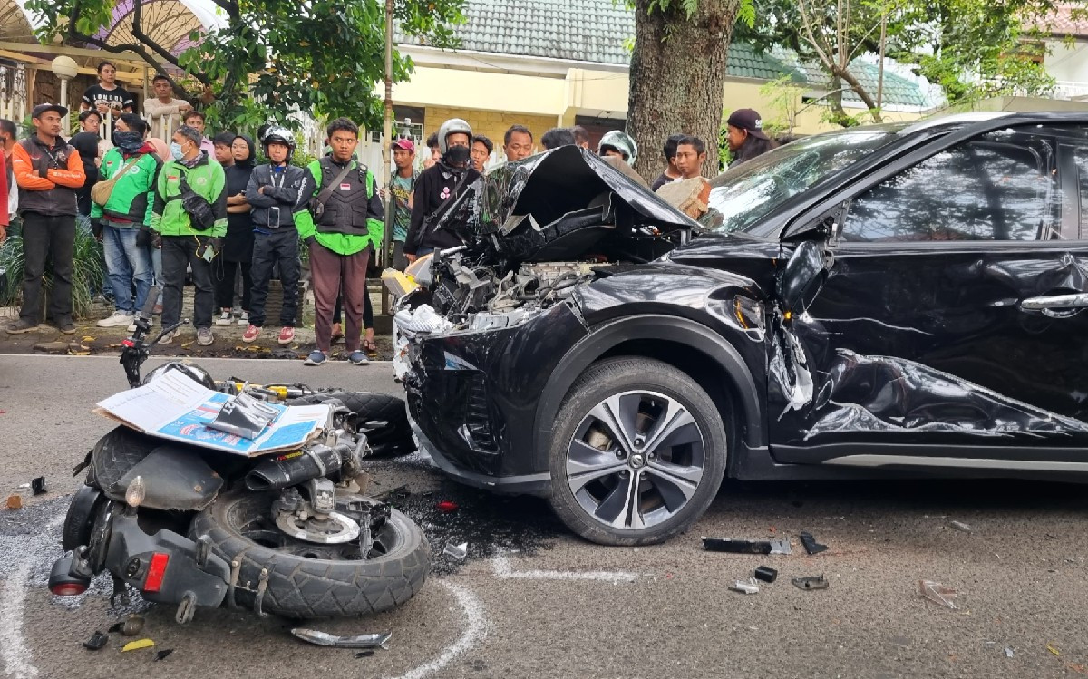 Tabrakan Beruntun Maut di Jalan Anggrek Bandung, Pelajar Tewas Terseret - JPNN.com